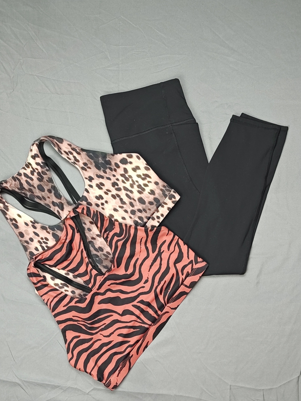Fabletics Pureluxe Capri Leggings with 2 Animal-Print Sports Bras Size Large